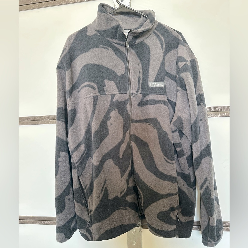 Columbia Men's Black and Gray Sweater